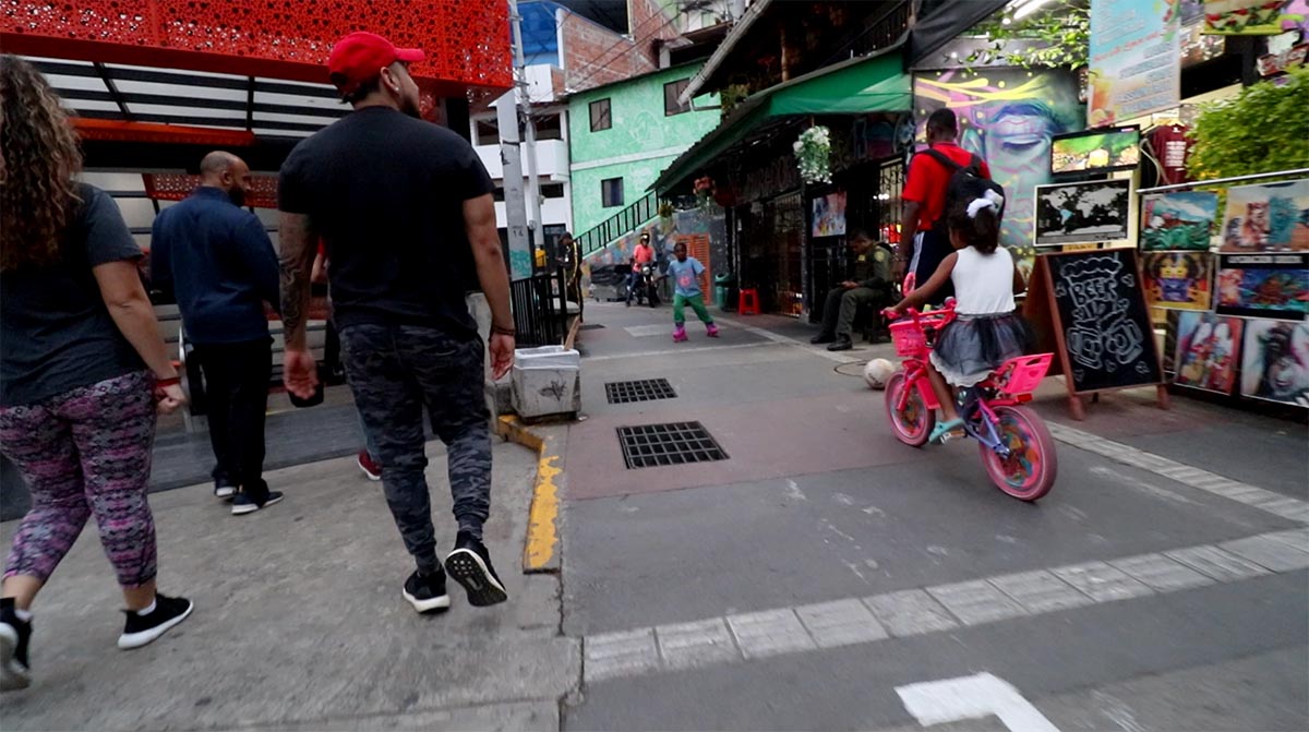 Comuna 13 - No Longer The Most Dangerous Place On Earth_6